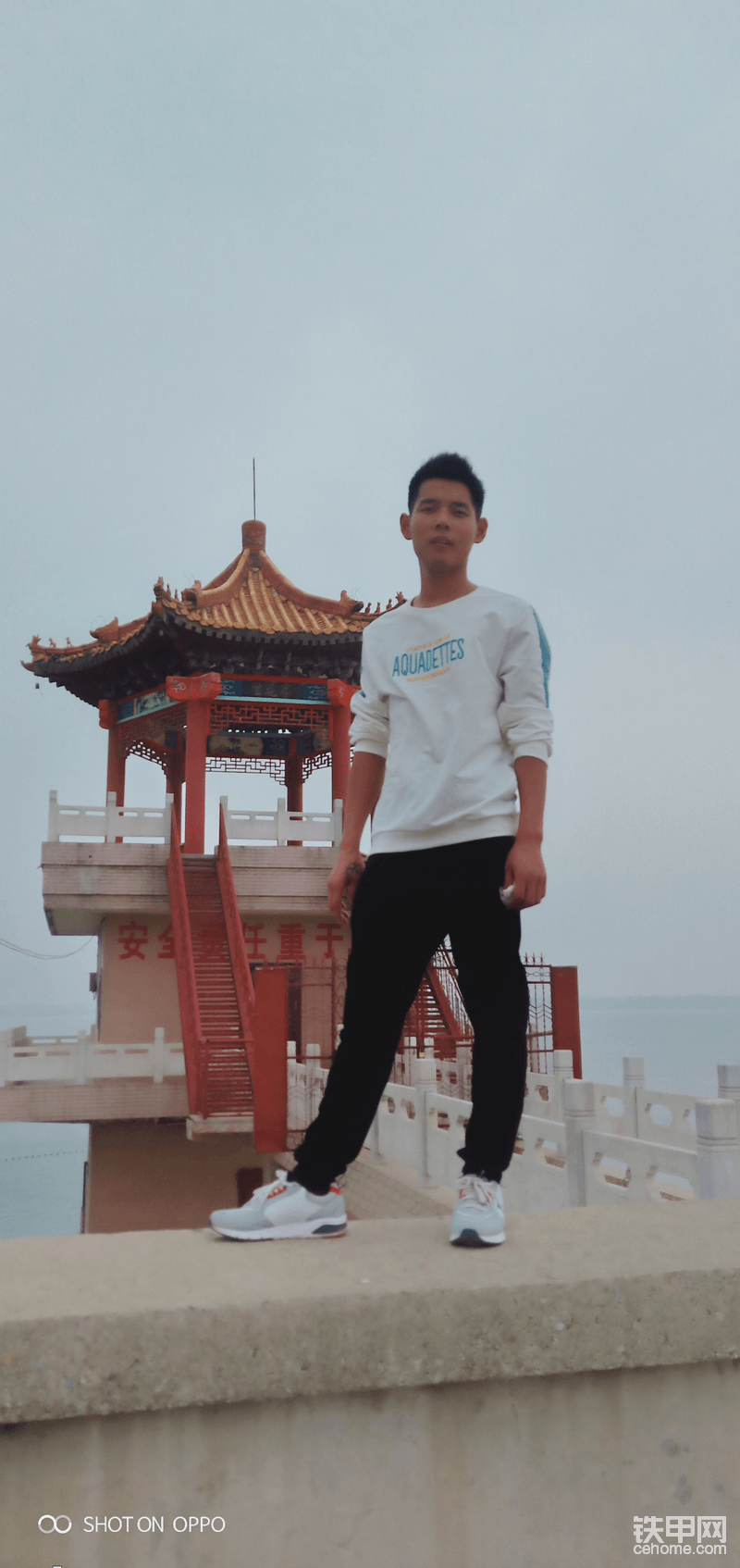 曾經(jīng)我也是風(fēng)度翩翩的花美男，自從入了工程機(jī)械這行，空有其表卻無處展，開過摸過的愛機(jī)越來越多，干過的工地?fù)Q了又換，我不是喜新厭舊，這都是為了生活。