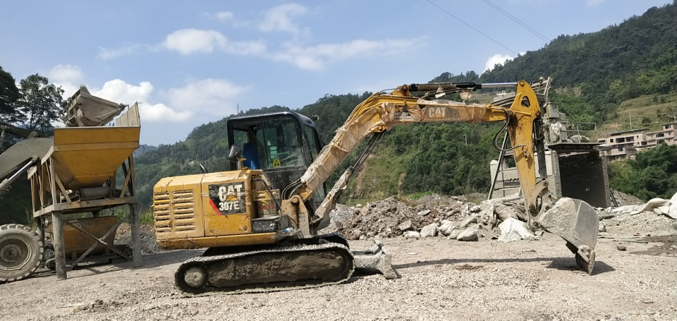 cat305.5e2（1000h）使用情况