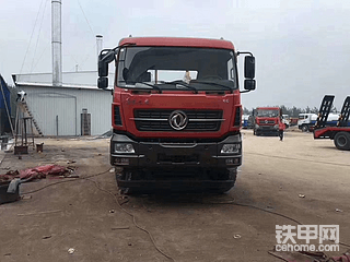 拉40吨以下挖掘机的东风天龙前四后八平板拖车