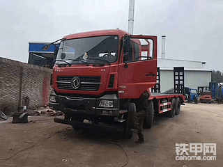 拉40吨以下挖掘机的东风天龙前四后八平板拖车