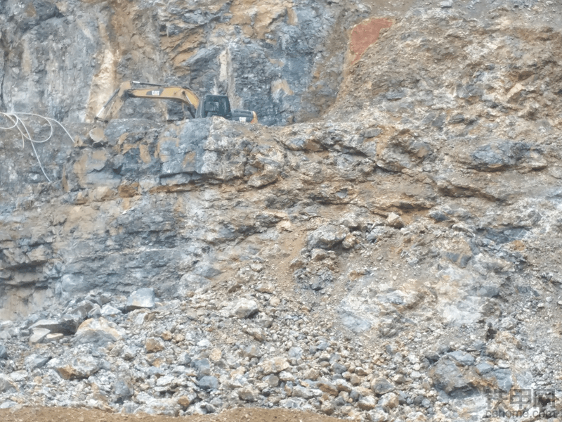 在南宁、河池采石场急需50吨级别的挖机打爆锤。
