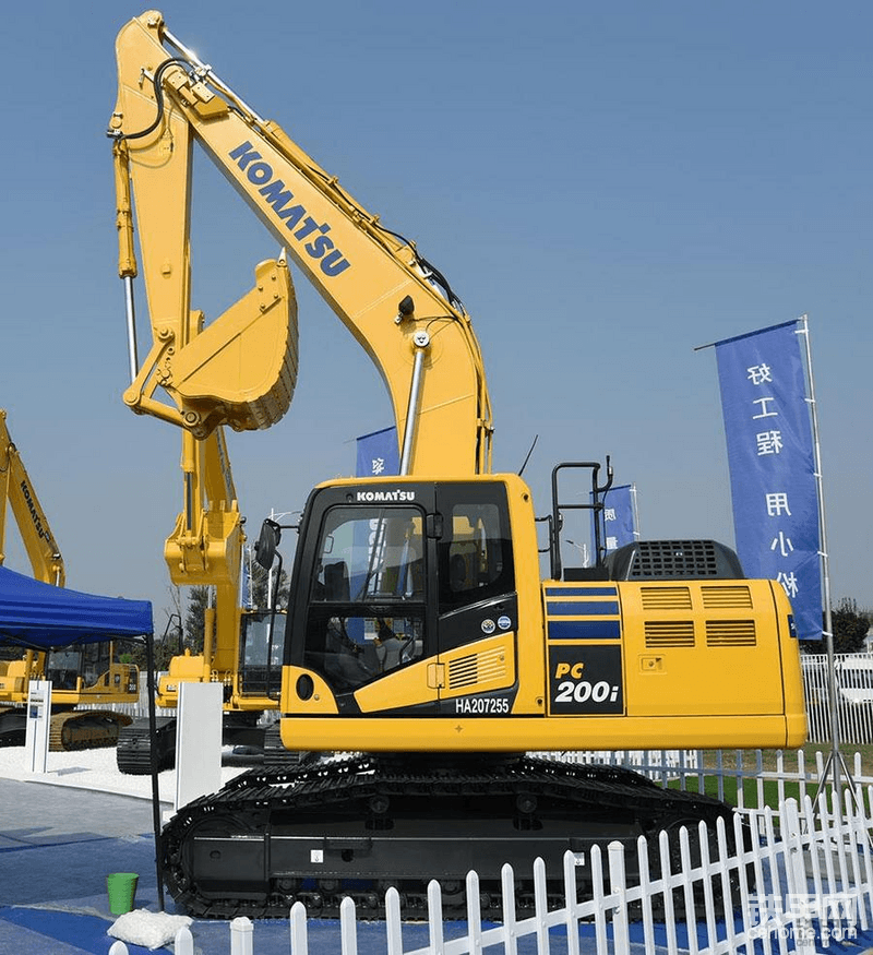 小松靚機