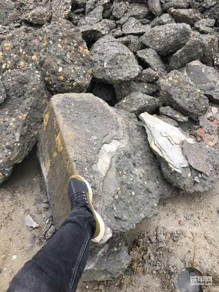 求大神出招，夹石头的工具什么样的好？