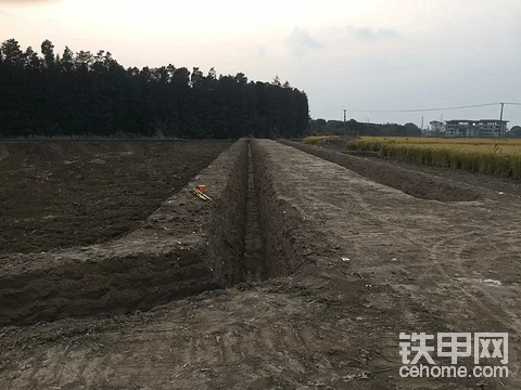招聘小挖机驾驶员一名