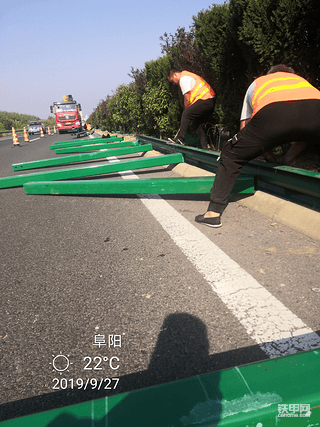 490型新型護(hù)欄打樁機(jī)