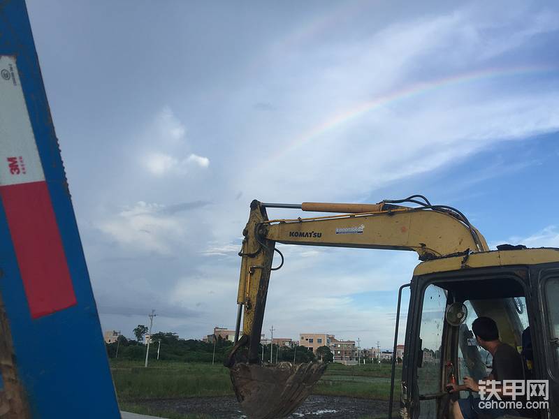 看彩虹！正所谓不经历风雨怎么见彩虹！