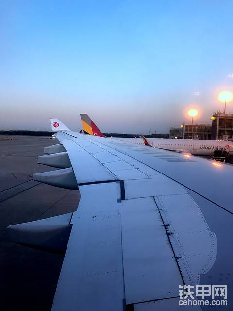 坐飛機這張圖必不可少。