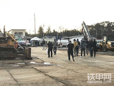 這場拍賣會吸引來自多個國家的車商，其中有日本本地的、東南亞的、中國的、甚至還有北非的等等。