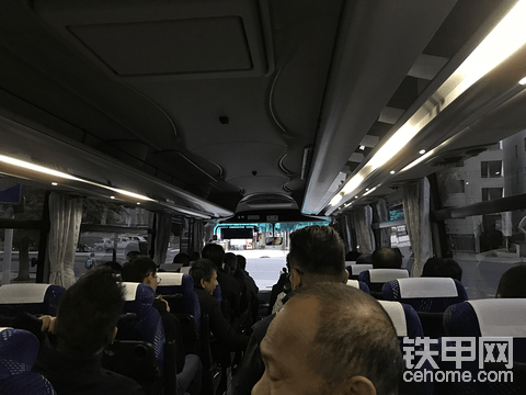 今天去拍賣會的真不少