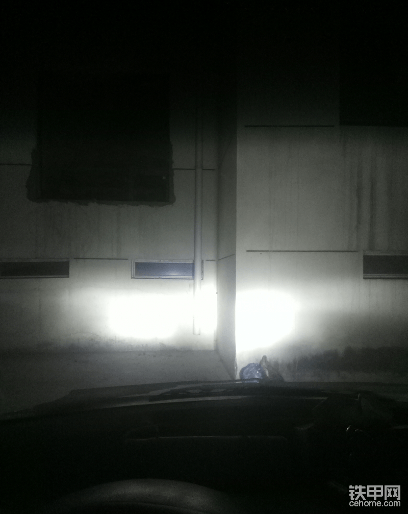 5：40汽車打著火，打開導(dǎo)航，簡單的刷了刷朋友圈，等待汽車預(yù)熱片刻后，踩油門出發(fā)…