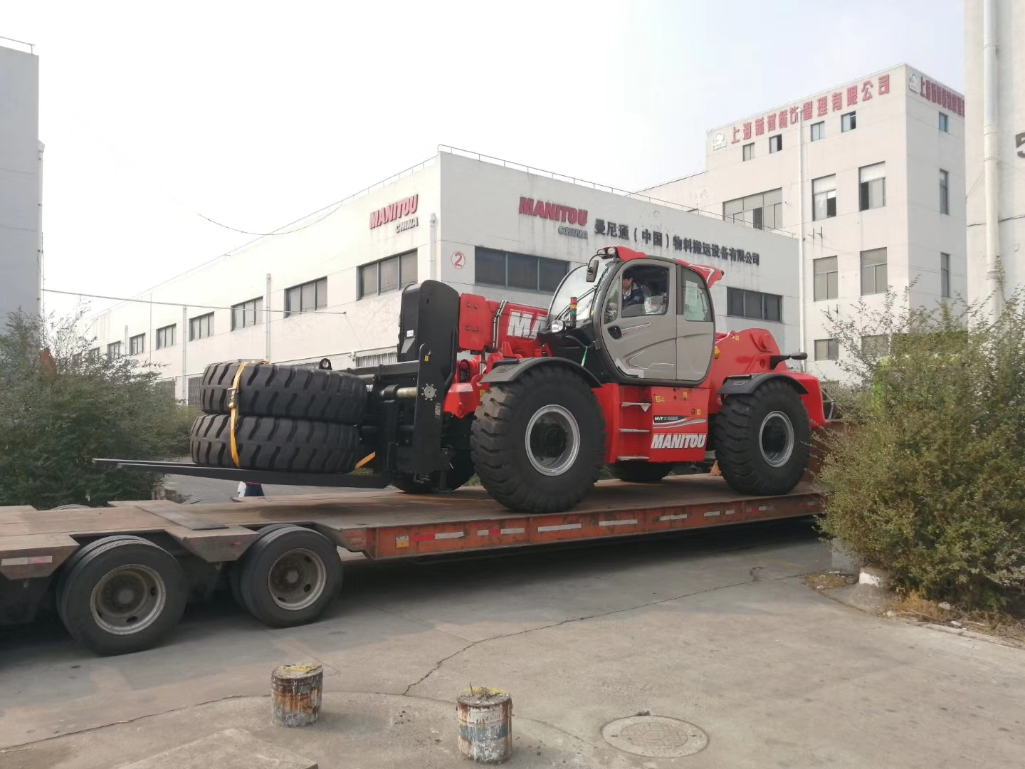 又一台伸缩臂叉装车“巨兽”到达中国