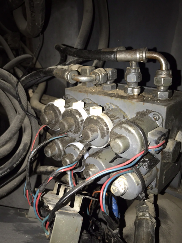 求教住友350a2 8联电磁阀的图解