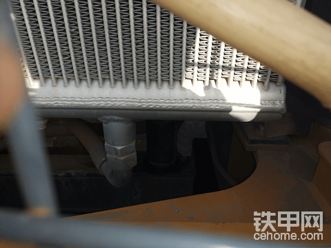 鏟車水箱下水管漏防凍液