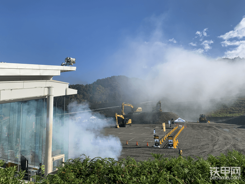 本次CAT全球機(jī)手爭霸賽的比賽場地設(shè)在了日本埼玉縣的秩父市，19日是東南亞區(qū)決賽、20日中國區(qū)決賽、21日是日本區(qū)域決賽。

現(xiàn)場正在進(jìn)行最后的布置...