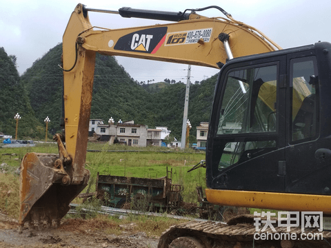 2011年的原裝進(jìn)口車(chē)320D多少能要呢？