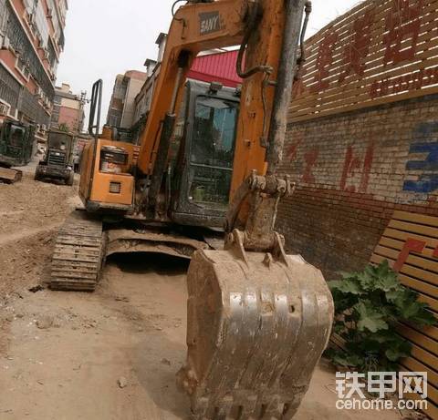 各位挖机单价大比拼，每小时多少啊？难搞啊。。
