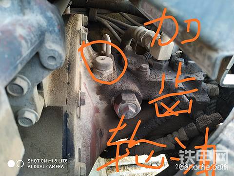 小松60-7挖机液压泵喇叭口与发动机链接处