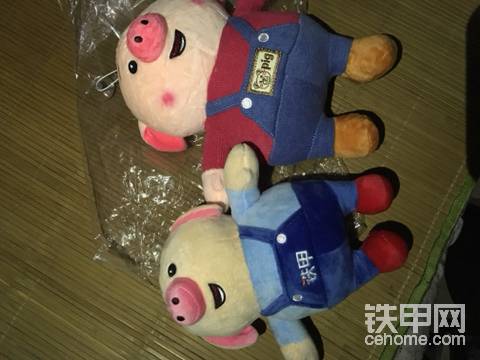 鐵甲正品，邊上是并夕夕高仿