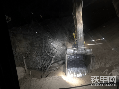 以前的360國(guó)機(jī)挖機(jī)前擋風(fēng)玻璃現(xiàn)在還好找嗎