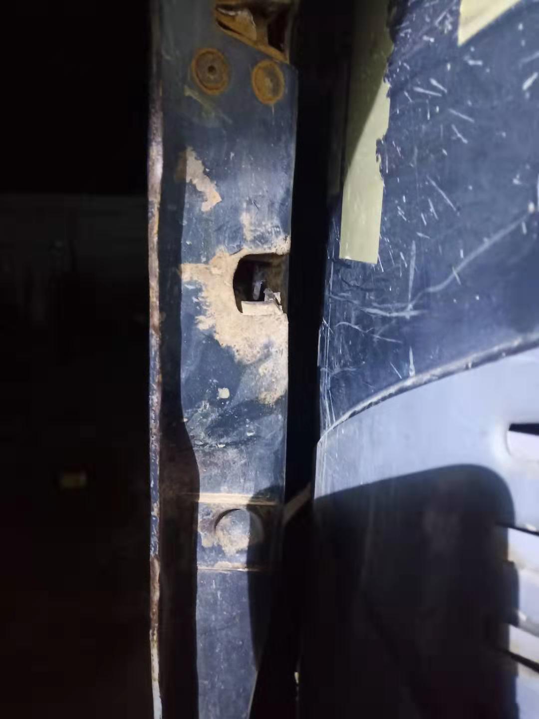 小松128 us2挖機(jī)車門鎖體