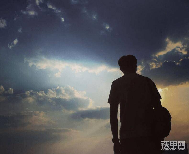 走在要賬的路上，都不忘隨手拍下落寞的身影，和論壇甲友一起分享。