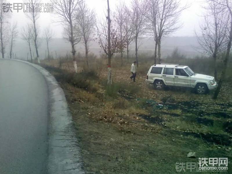 所幸没事，从此在雪后的道路上行驶非常小心。