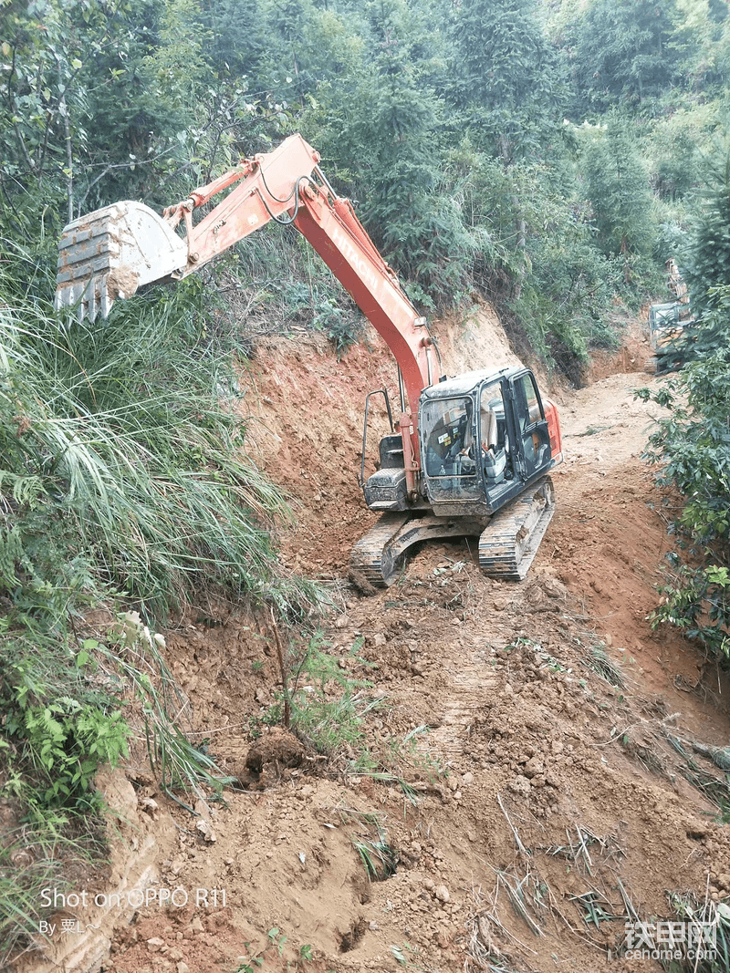 開山路日立130