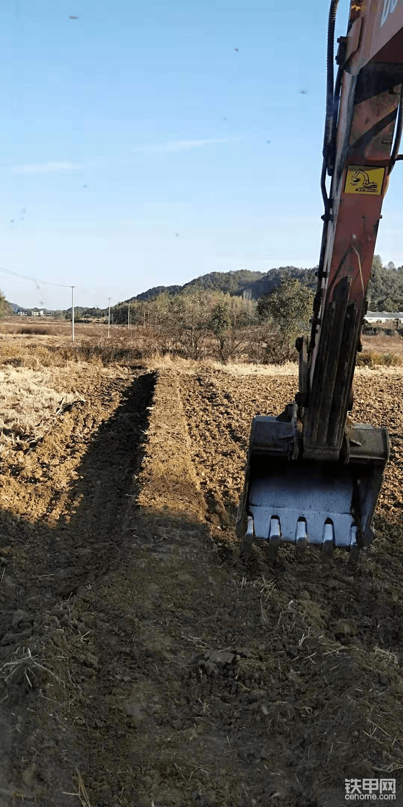 以下這三張圖片來(lái)自甲友尾號(hào)8886，改田做田埂的活不難，但需要方法和技巧兼具耐心和眼力。