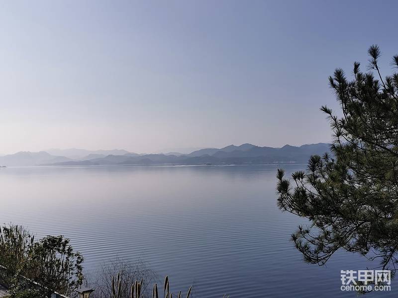 （酒店窗口正对着千岛湖面）