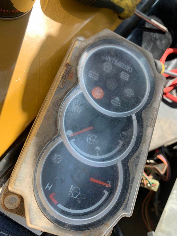 卡特303ccr仪表盘水温表跟油量表不显示，能修吗