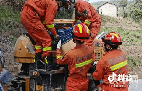 刚开工就发生侧翻事故，挖机驾驶员惨遭不幸遇难