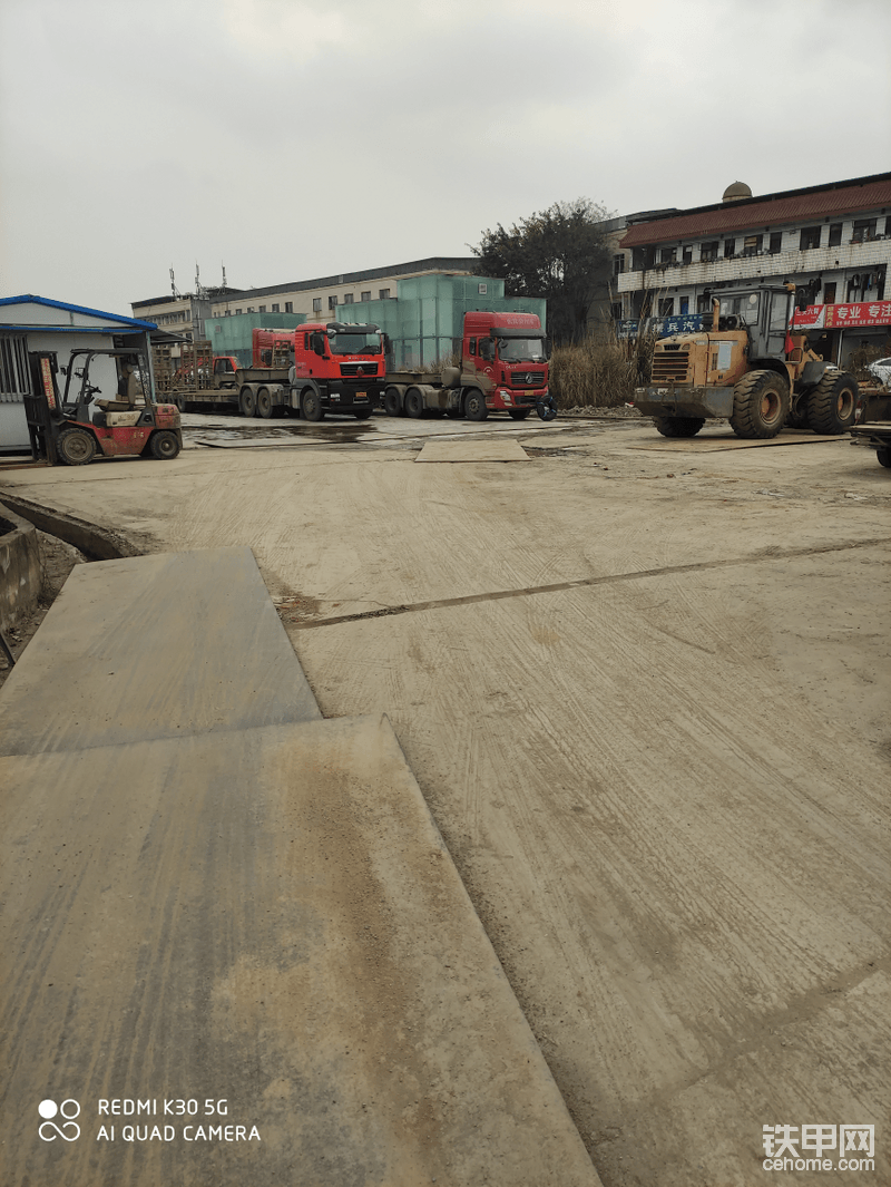 年前车拉回了场地，要复工了还得叫大平板