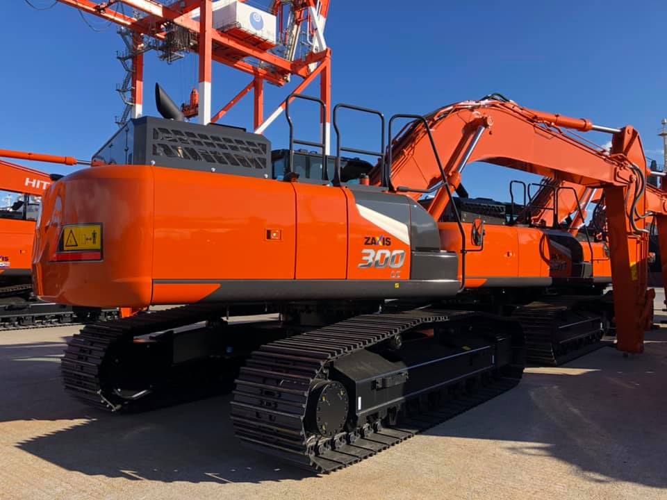 最新日立ZX300LC-7挖掘機在港口淮出口