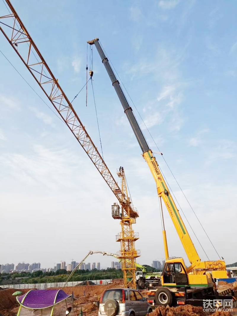 圖為森源吊車助力基礎設施建設