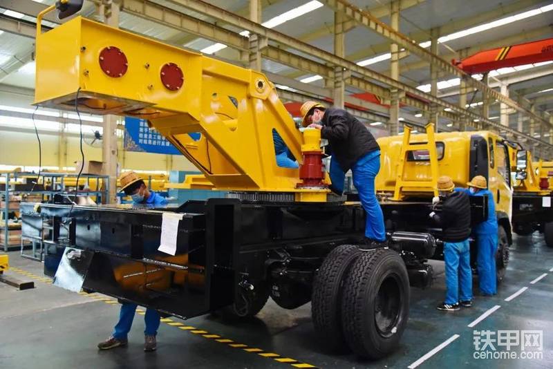 圖為森源吊車廠家車間