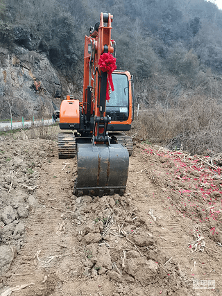 开了5年挖机和朋友一起搞了一台斗山DX75-9CPLUS