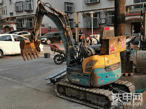 甲友們好13年的久保田8300多小時的15覺得多錢合適？