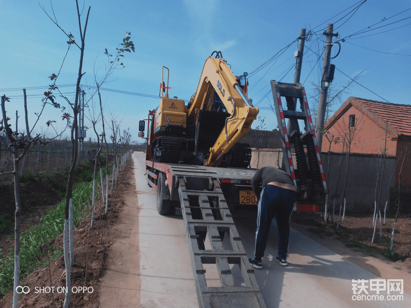 新車(chē)準(zhǔn)備下板車(chē)，愛(ài)機(jī)跟著我回家