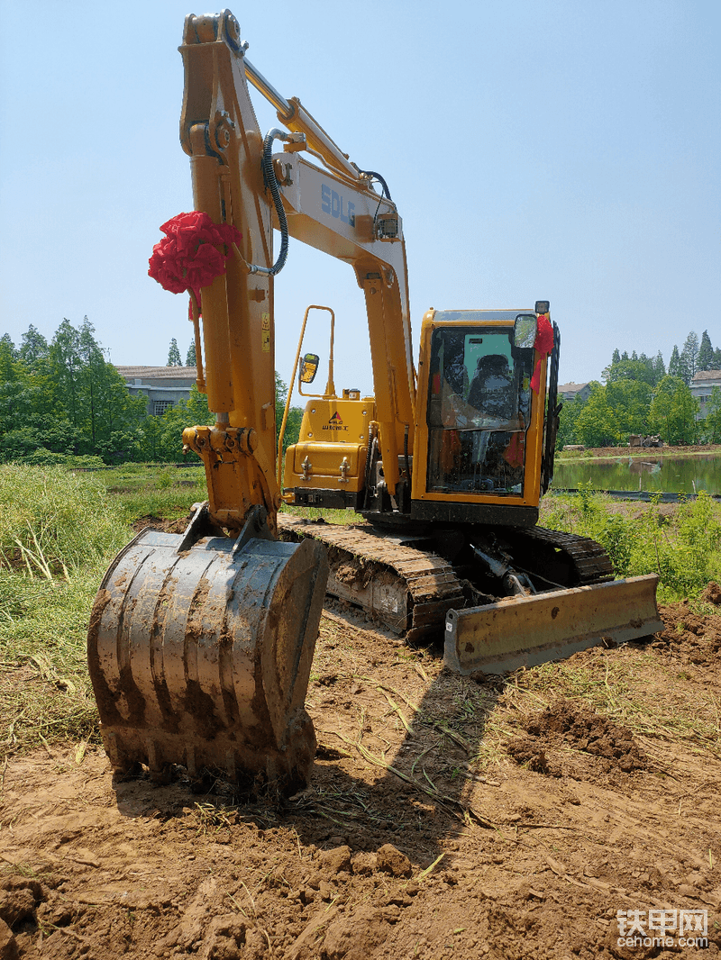 【品牌型号】山东临工E675F

【提车时间】2020年3月24日