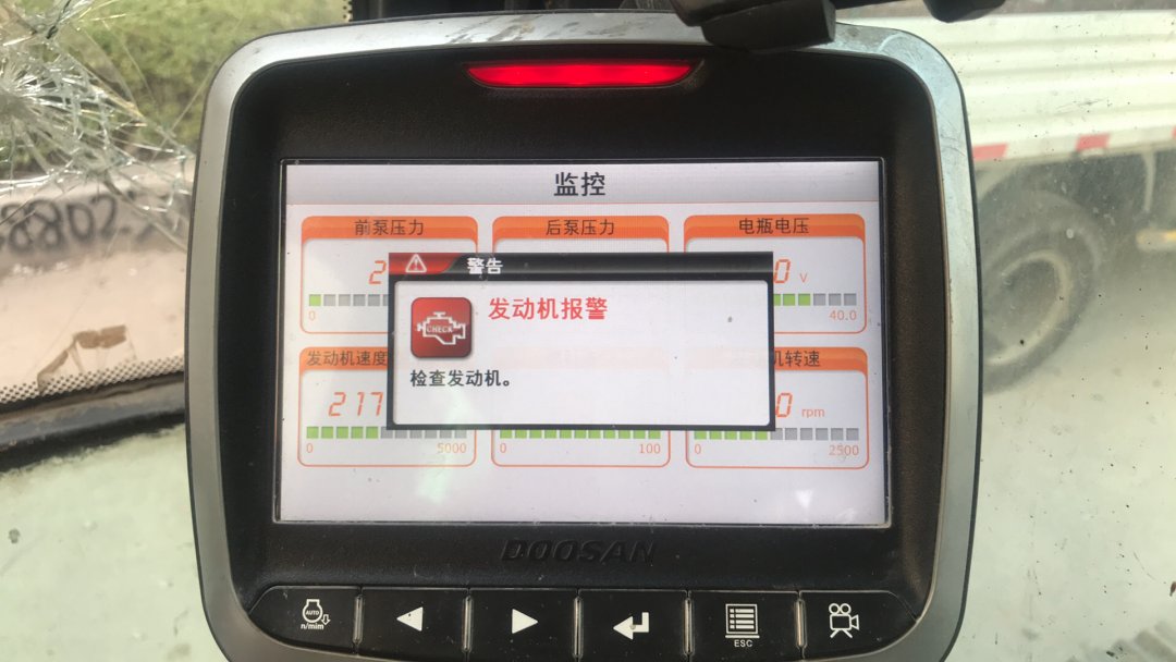 斗山DX215-9c发动机故障报警，求解！