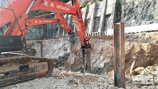 香港工地清一色使用日立挖掘機