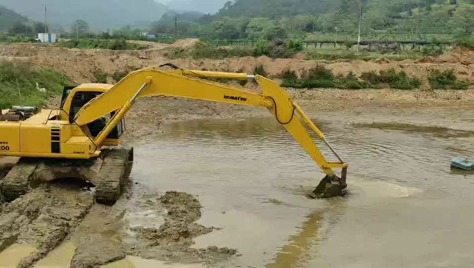 這么多人想學開挖機 來找我吧