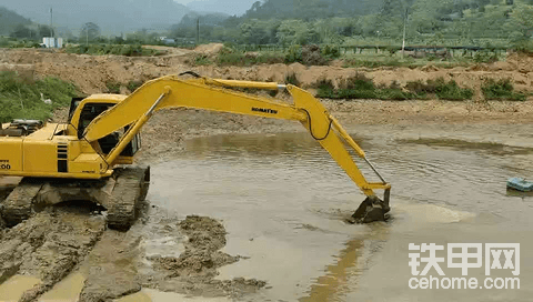 這么多人想學(xué)開挖機(jī) 來(lái)找我吧