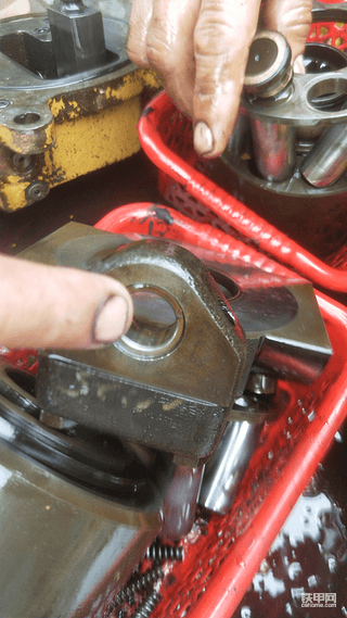 卡特312c修好液压泵行走又坏