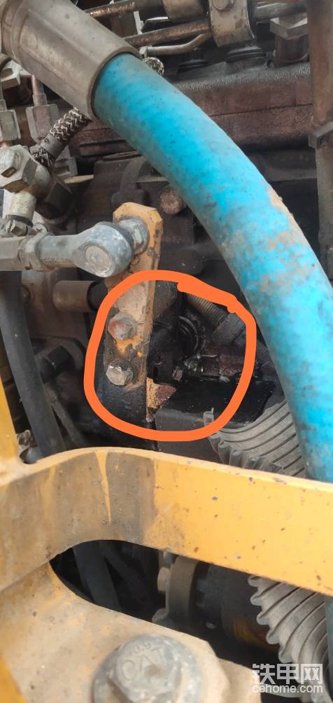 卡特307C油泵上的油门调节器漏油，该怎么处理？要整拆油-帖子图片