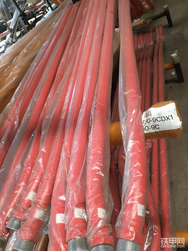 采用大型企業(yè)生產(chǎn)的優(yōu)質(zhì)無縫流體管，引進(jìn)數(shù)控伺服彎管機(jī)折彎技術(shù)，采用先進(jìn)的氣體數(shù)控焊接設(shè)備氣體保護(hù)焊,經(jīng)過酸洗磷化處理最后噴原車顏色油漆，經(jīng)戶外烤漆，做到無縫鋼管美觀、防曬，防腐的作用。