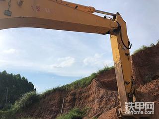 工地不好做了，挖機(jī)停下來(lái)了