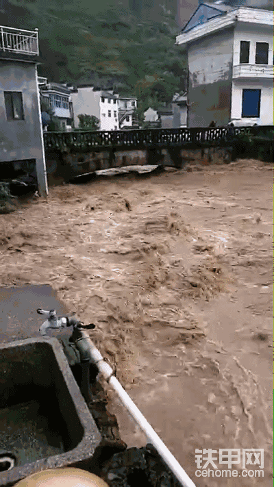 雖然洪水這么兇猛，但是，轉(zhuǎn)折來了，逆境中總是有那么一群&quot;可愛&quot;的人......