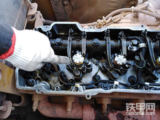 卡特336D发动机机油油位上升的判断维修