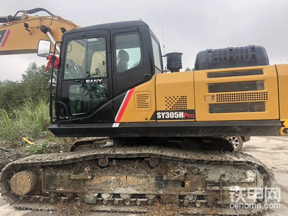 目前機子的樣子。貼的305。<img class="smiley" src="/img/smiley/new/tiejia11.gif">